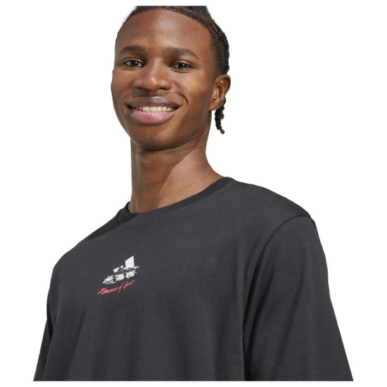 Adidas Ανδρική κοντομάνικη μπλούζα Memories of Sport Gallery Graphic Tee Adidas Ανδρική κοντομάνικη μπλούζα Memories of Sport Gallery Graphic Tee